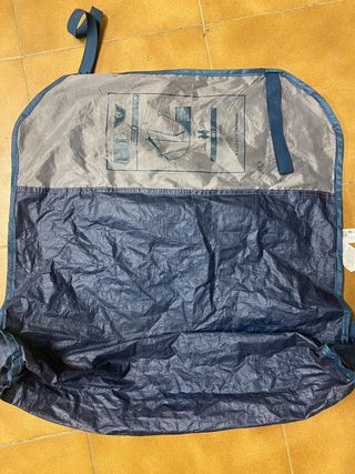 Tienda de campaña negra