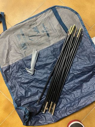 Tienda de campaña negra