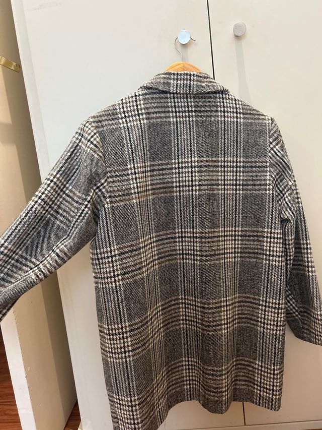 Abrigo cuadros nuevo, talla 11-12.