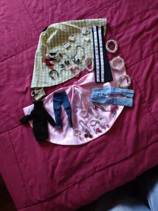 Accessori per Barbie: vestiti e gioielli