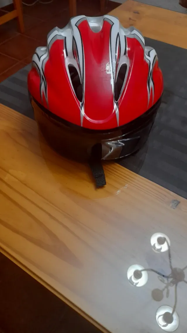 CASCO  + 2 RODILLERAS NUEVOS PARA CICLISTAS