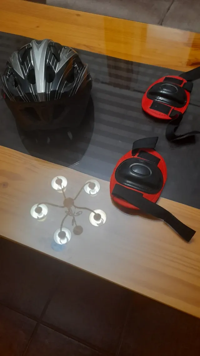 CASCO  + 2 RODILLERAS NUEVOS PARA CICLISTAS