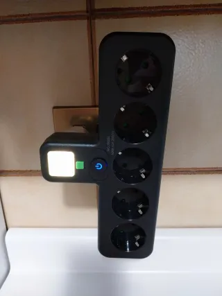 Multipresa 5 prese elettriche+luce LED integrata