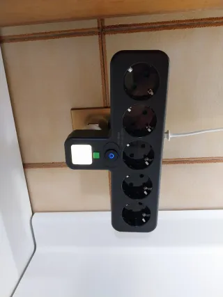 Multipresa 5 prese elettriche+luce LED integrata