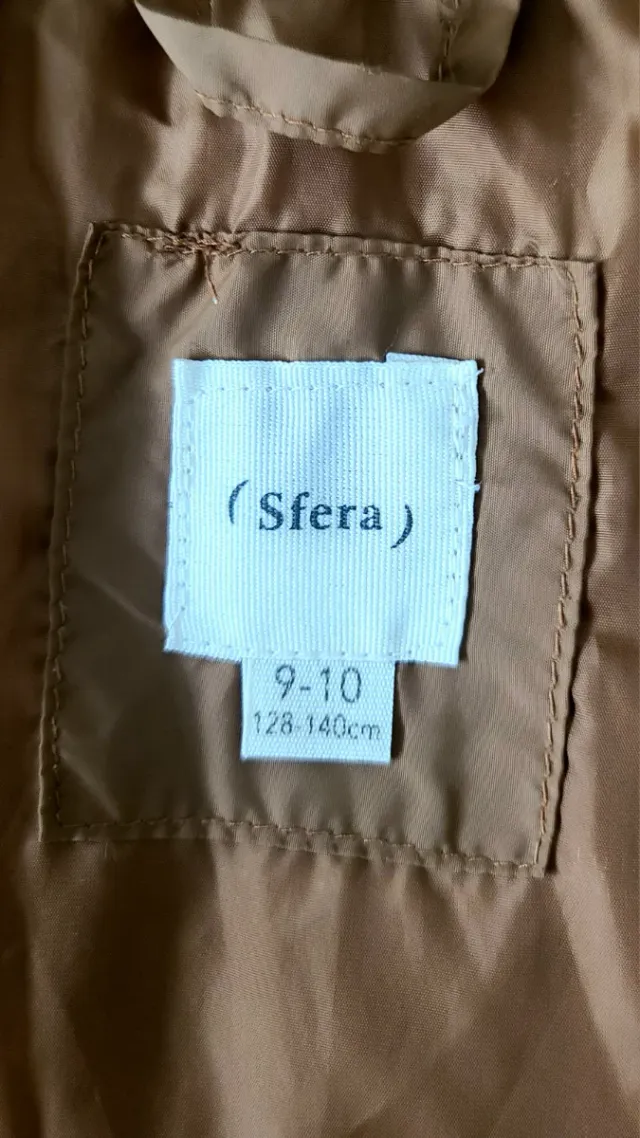 Chaleco niño con capucha.