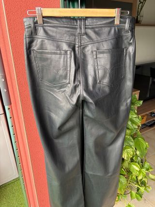 Pantalones negros efecto piel - 38 - Sin estrenar