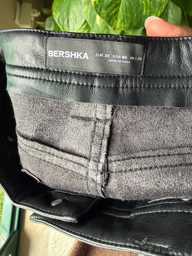 Pantalones negros efecto piel - 38 - Sin estrenar