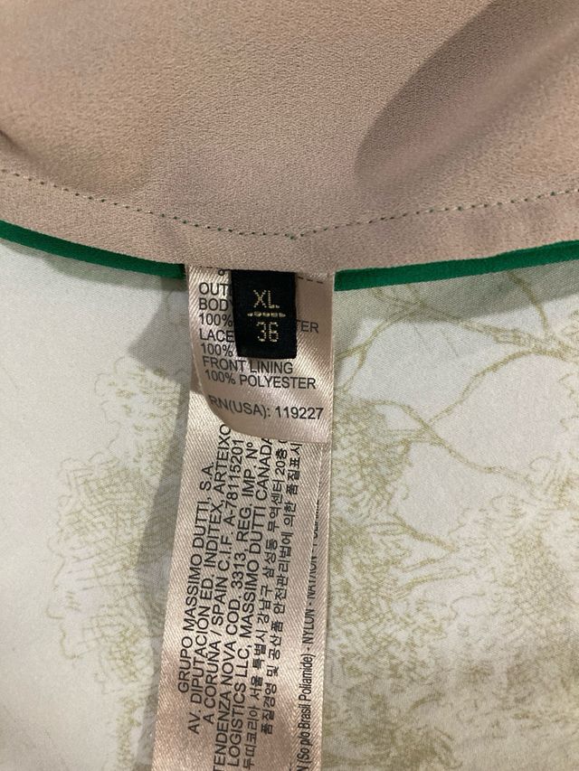 Blusa verde con encaje