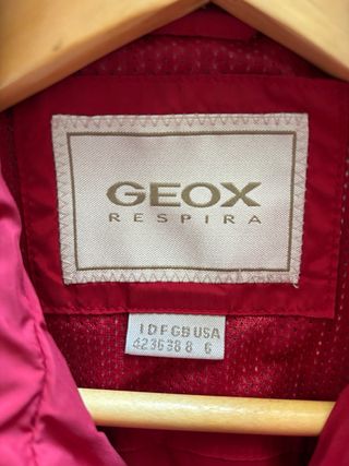 Chaqueta Geox roja de corte entallado