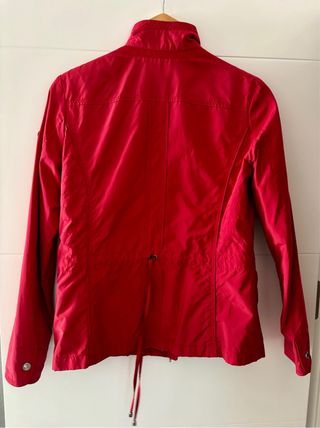 Chaqueta Geox roja de corte entallado