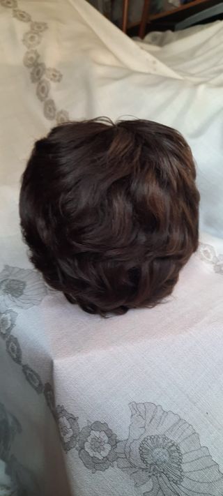 Peluca pelo castaño ondulado