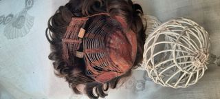 Peluca pelo castaño ondulado