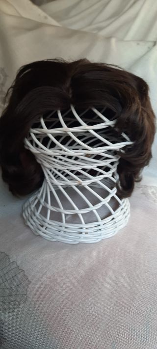 Peluca pelo castaño ondulado