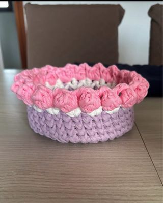 Cestino fatto a mano rosa e viola