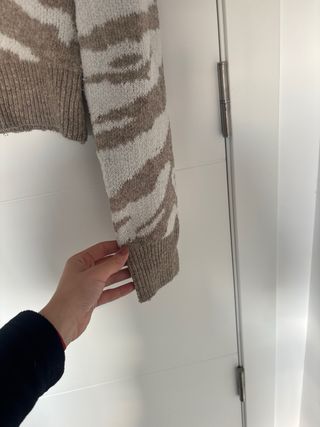 Jersey estampado cebra beige y blanco