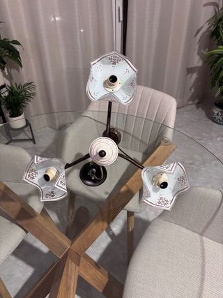 Lampadario ferro battuto con paralumi decorati