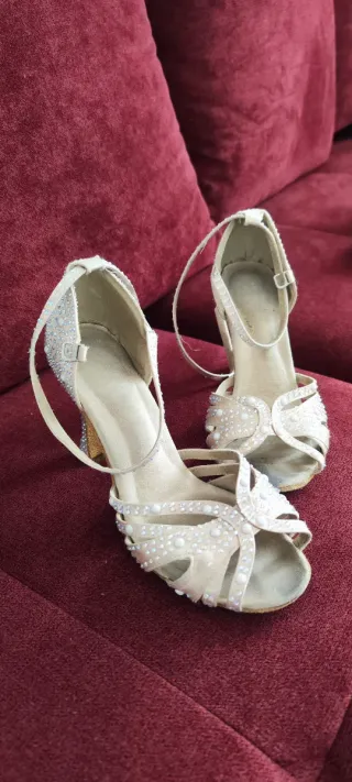 Zapatos de baile como Nuevos beige con brillos