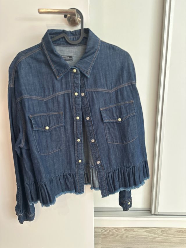 Camisa vaquera con volantes