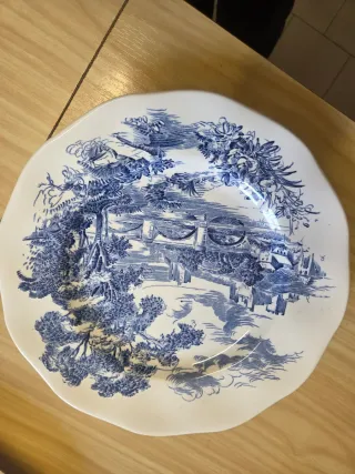 Piatto vintage decorato blu Wedgwood & Co.