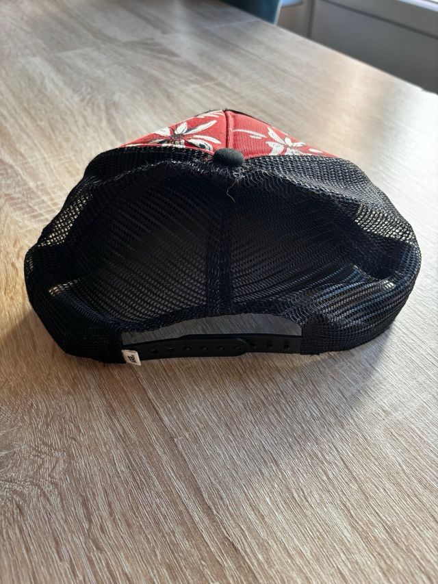 Gorra Vans Off The Wall Flores Roja Negra