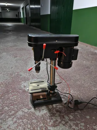 Taladro de Columna Negro