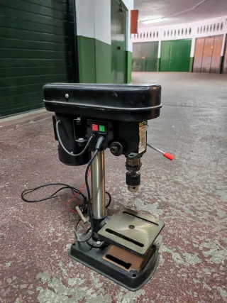 Taladro de Columna Negro