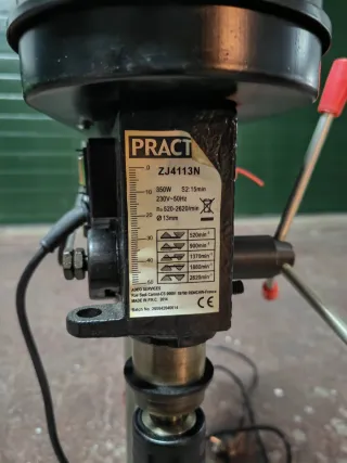 Taladro de Columna Negro