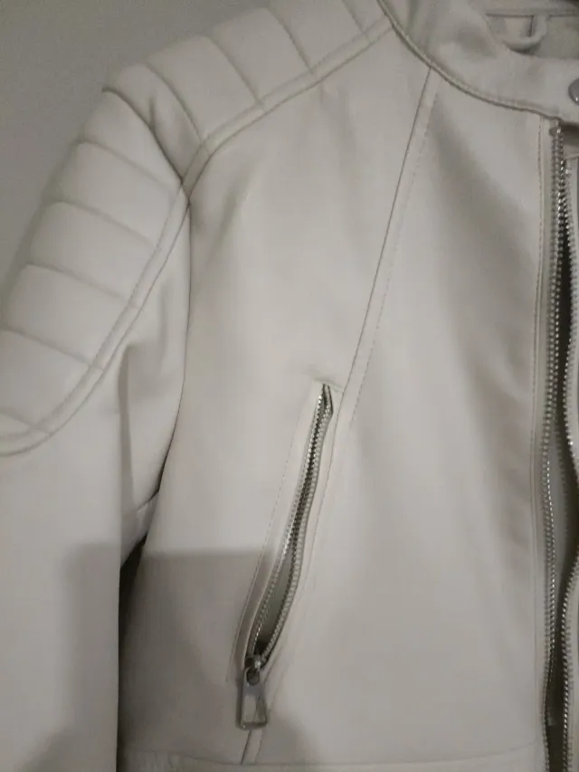 Chaqueta estilo motero beige