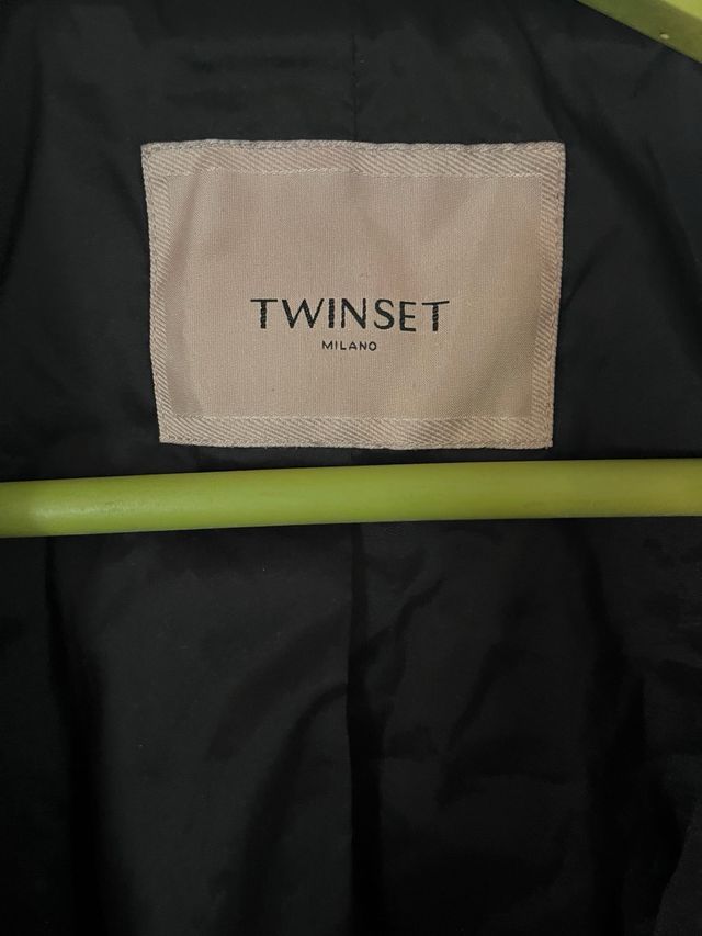 Americana negra Twinset – elegante y con encaje