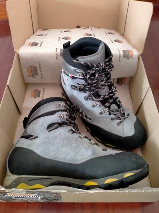 Botas de montaña Zamberlan mujer semirrígidas