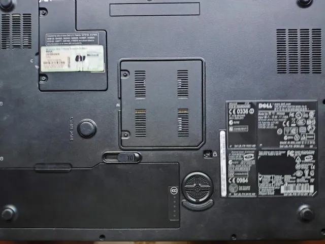 Portátil Dell Inspiron 9400 Plata/Blanco