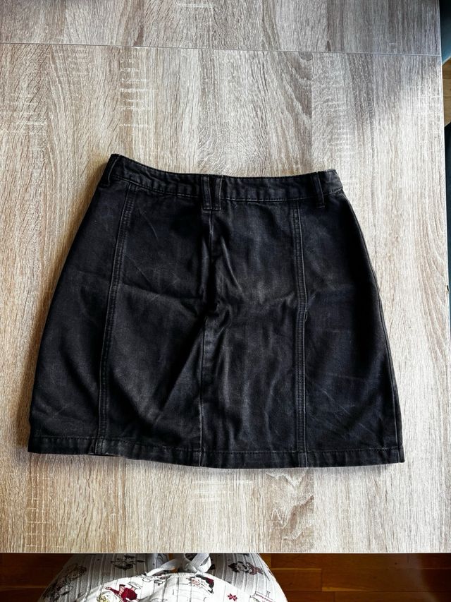 Falda Stradivarius negra botones Talla 36