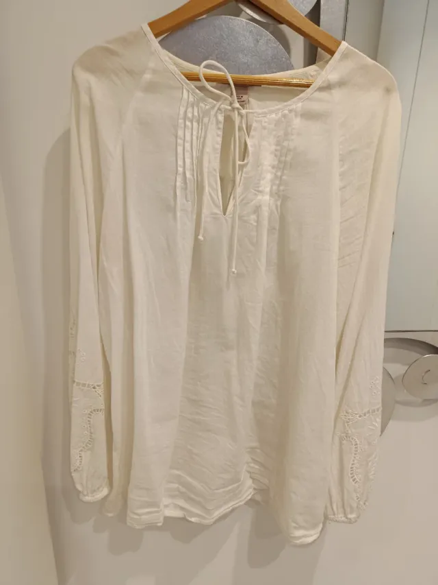 Blusa blanca con bordados