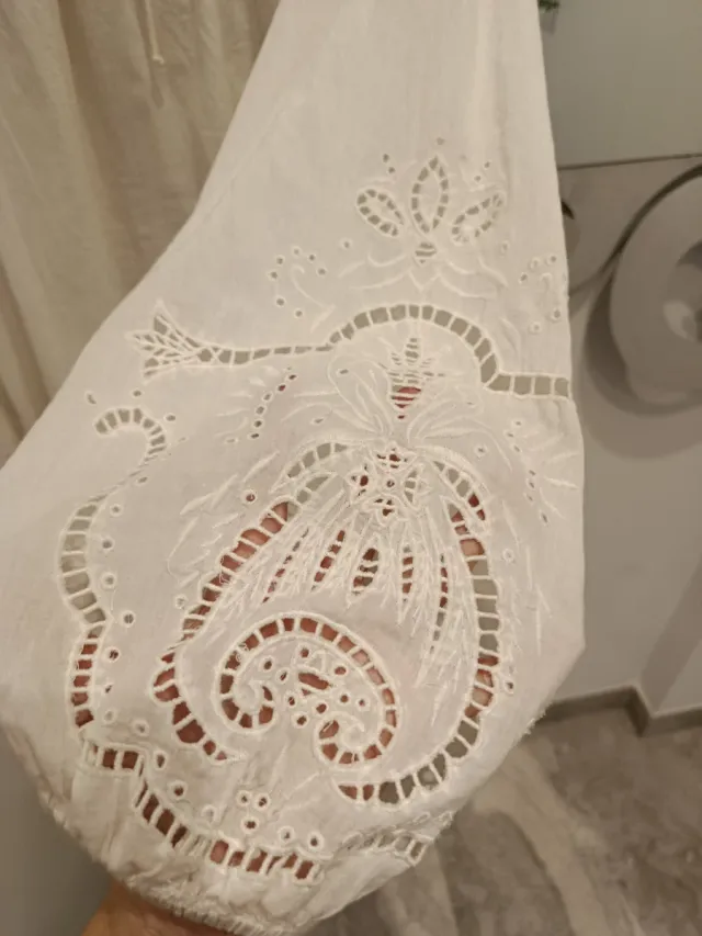 Blusa blanca con bordados