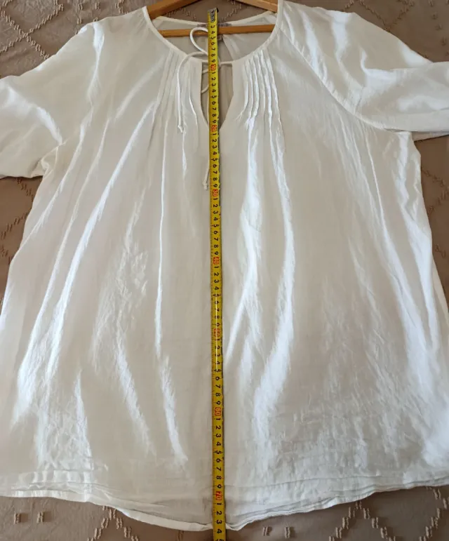 Blusa blanca con bordados