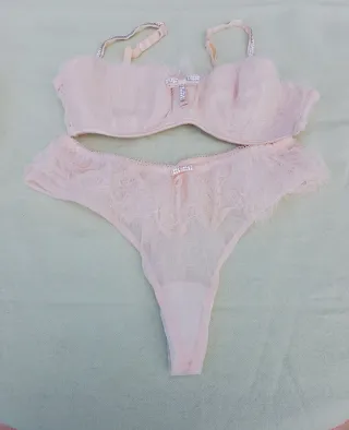 Precioso conjunto de lencería encaje rosa frances