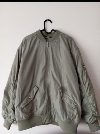 Cazadora bomber H&M oversize verde