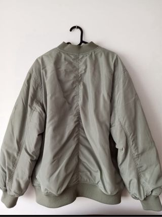 Cazadora bomber H&M oversize verde