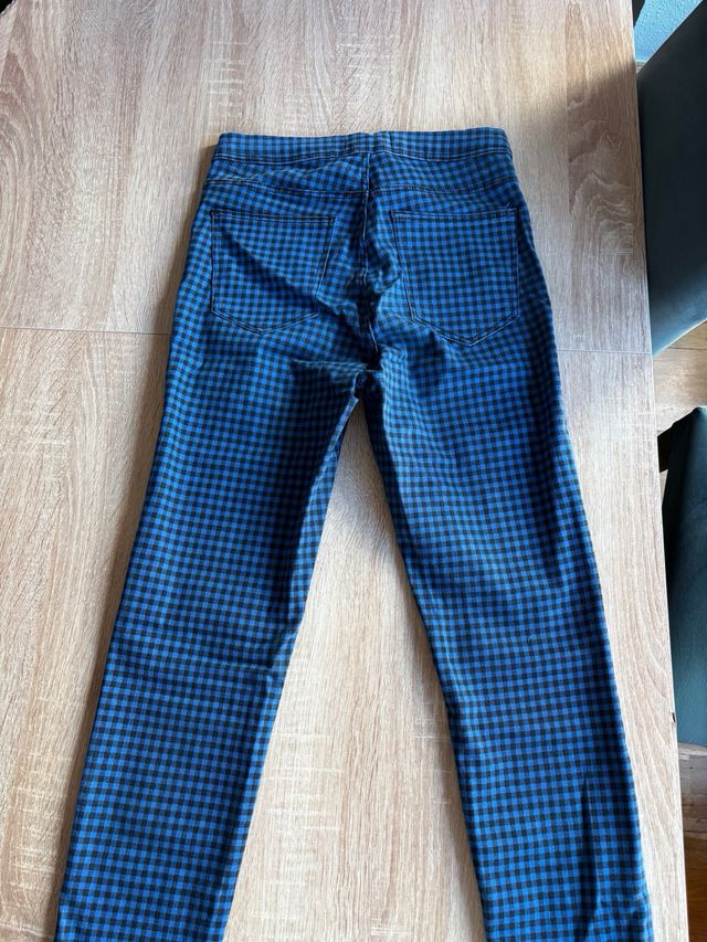 Pantalón cuadros azul y negro Bershka T.34