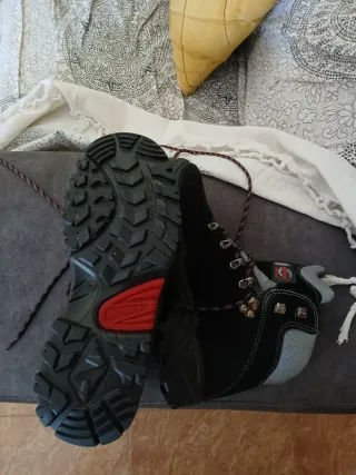 Botas de montaña Chiruca negras