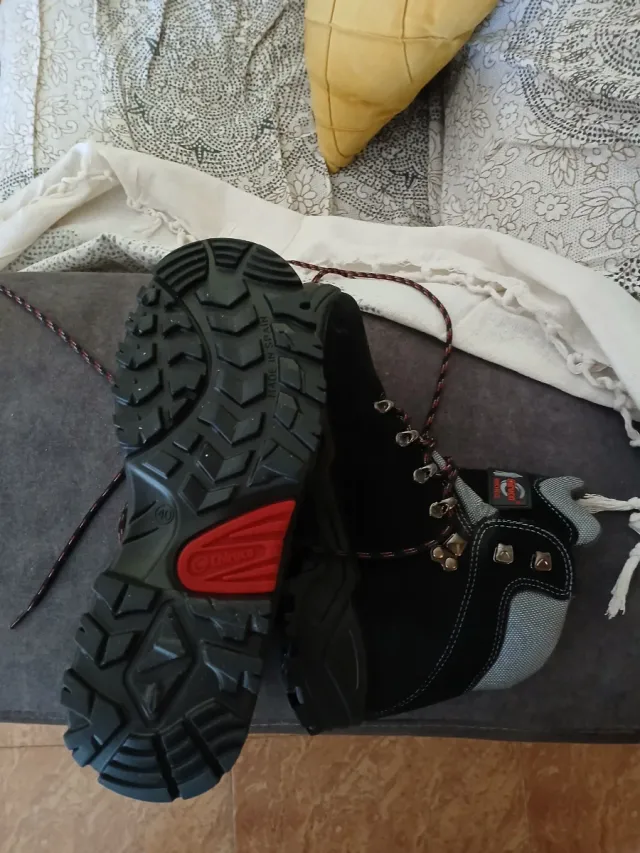 Botas de montaña Chiruca negras