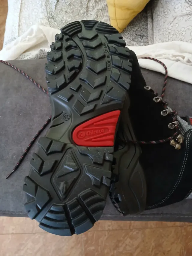 Botas de montaña Chiruca negras