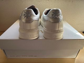 Zapatillas Popa Blancas y Plateadas