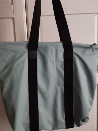 Bolso de hombro Rains verde y negro