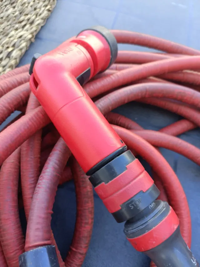 Manguera de jardín roja