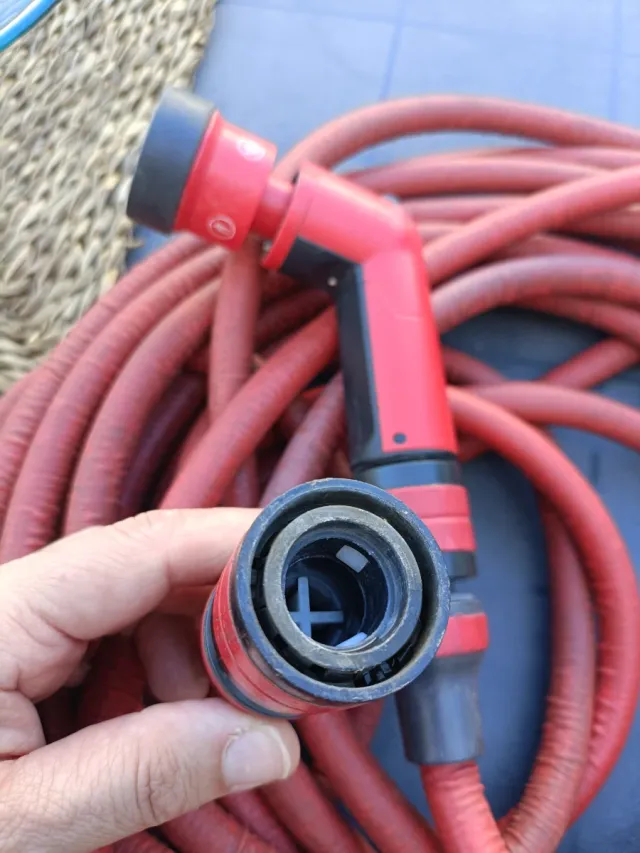 Manguera de jardín roja