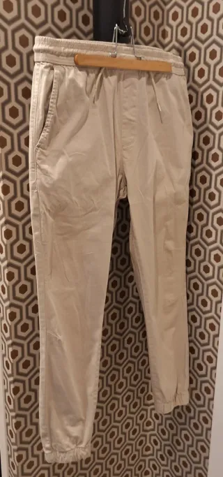 Pantalones chico beige