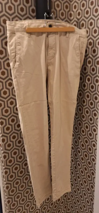 Pantalones chico beige