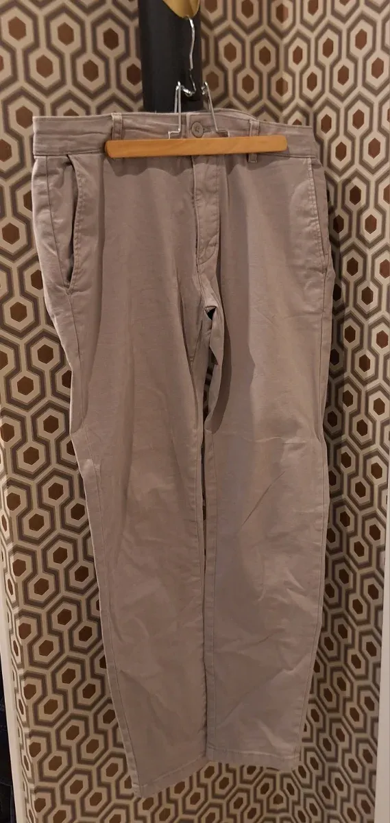 Pantalones chico beige