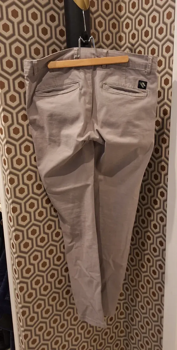 Pantalones chico beige